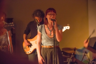 Laurel Minnes with the Joe Lapinski Band. (Photo: Lauren Garbutt/Aesthetic Magazine Toronto)