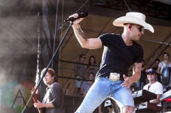 Justin Moore performing at Boots and Hearts 2015 on Aug. 7, 2015. (Photo: Alyssa Balistreri/Aesthetic Magazine)