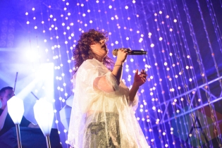 Purity Ring performing at the 2016 Laneway Festival in Sydney, Australia on February 7, 2016. (Photo: Gwendolyn Lee/Aesthetic Magazine)