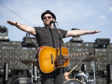 Kristian Bush performing on the Toyota Mane Stage at the Stagecoach Festival on April 29, 2016. (Photo: Erik Voake/Goldenvoice)