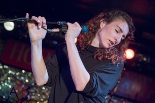 Hannah Georgas performing at the Horseshoe Tavern in Toronto on May 6, 2016. (Photo: Katrina Lat/Aesthetic Magazine)