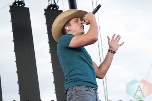 Dustin Lynch performing on the Toyota Mane Stage at the Stagecoach Festival on May 1, 2016. (Photo: Meghan Lee/Aesthetic Magazine)