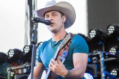 Dustin Lynch performing on the Toyota Mane Stage at the Stagecoach Festival on May 1, 2016. (Photo: Meghan Lee/Aesthetic Magazine)