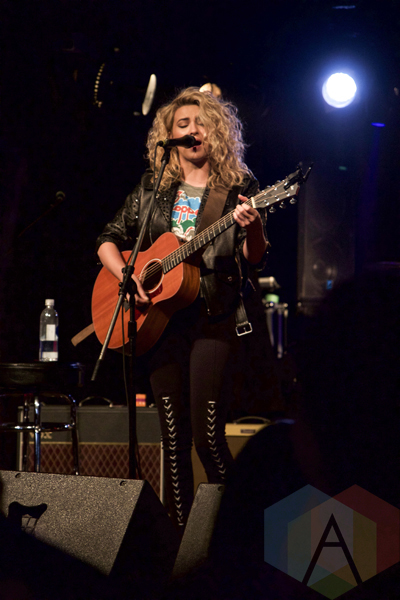Tori Kelly performing at the Revival Bar in Toronto on May 4, 2016. (Photo: Stephan Ordonez/Aesthetic Magazine)