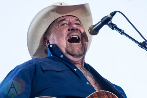 Johnny Lee performing on the Palomino Stage at the Stagecoach Festival on May 1, 2016. (Photo: Meghan Lee/Aesthetic Magazine)