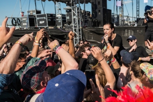 Savages performing at Sasquatch 2016 at the Gorge Amphitheatre in George, Washington on May 29, 2016. (Photo: Kevin Tosh/Aesthetic Magazine)