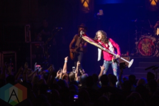Steven Tyler performing at the Orpheum Theatre in Vancouver on July 10, 2016. (Photo: Isaac Wray/Aesthetic Magazine)