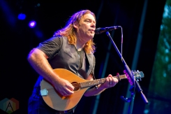 Alan Doyle performing at Harvest Picnic 2016 at the Christie Lake Conservation Area in Dundas, Ontario on August 27, 2016. (Photo: Orest Dorosh/Aesthetic Magazine)