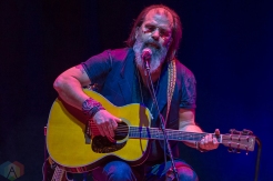 Steve Earle performs at Massey Hall in Toronto on October 14, 2016. (Photo: Orest Dorosh/Aesthetic Magazine)