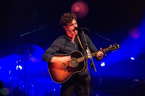 Vance Joy performs at Vogue Theatre in Vancouver on September 27, 2017. (Photo: Emily Chin/Aesthetic Magazine)