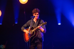 Vance Joy performs at Vogue Theatre in Vancouver on September 27, 2017. (Photo: Emily Chin/Aesthetic Magazine)