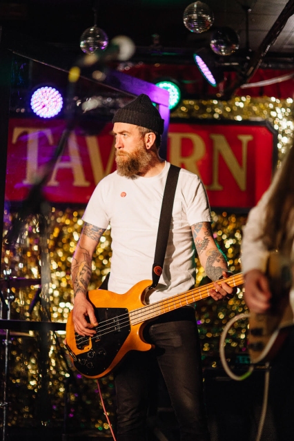 TORONTO, ON – MARCH 19: Sam Coffey & The Iron Lungs perform at the Horseshoe Tavern in Toronto on March 19, 2021. (Photo: Alix Critchley)