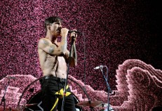 INGLEWOOD, CALIFORNIA - JULY 31: Anthony Kiedis of Red Hot Chili Peppers performs at SoFi Stadium on July 31, 2022 in Inglewood, California. (Photo by Kevin Mazur/Getty Images for Live Nation)